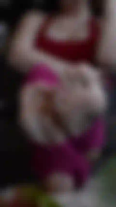 Milf em solas legwarmers mostra fetiche por pés.