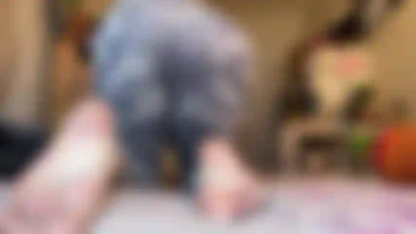 Sola madura milf, bunda e buceta se espalha.