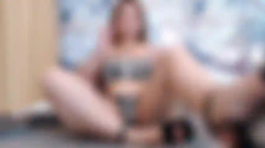 Fodendo minha bunda tão rápido até sentir um orgasmo.