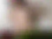 Uma mulher sexy na banheira, esperando por companhia.