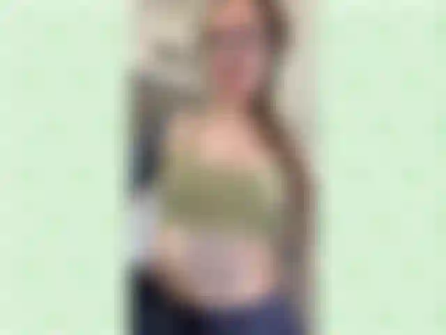 Uma deusa soluçante e bocejante. 8 Min.