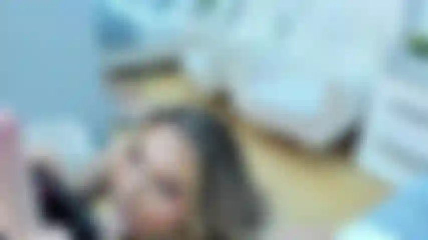 Chuva de galos, charlotte chupa e cavalga todos eles.