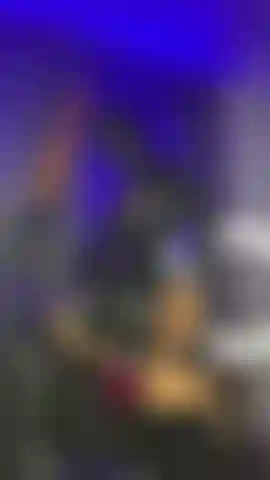 O látex é minha segunda pele e hoje à noite serei sua única fantasia permitida.