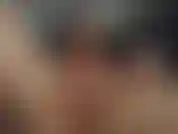 " Rosa em rosa." Eu brinco com um novo vibrador rosa! Depois de algum tempo, pego minhas novas vibrações de bala, deslizo uma e coloco a outra no meu clitóris. Não consigo parar de gemer enquanto as vibrações me aproximam da gozada!