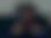 Olha só eu brincando na cama extra! Vejo tudo de cima enquanto me provoco e gozo!