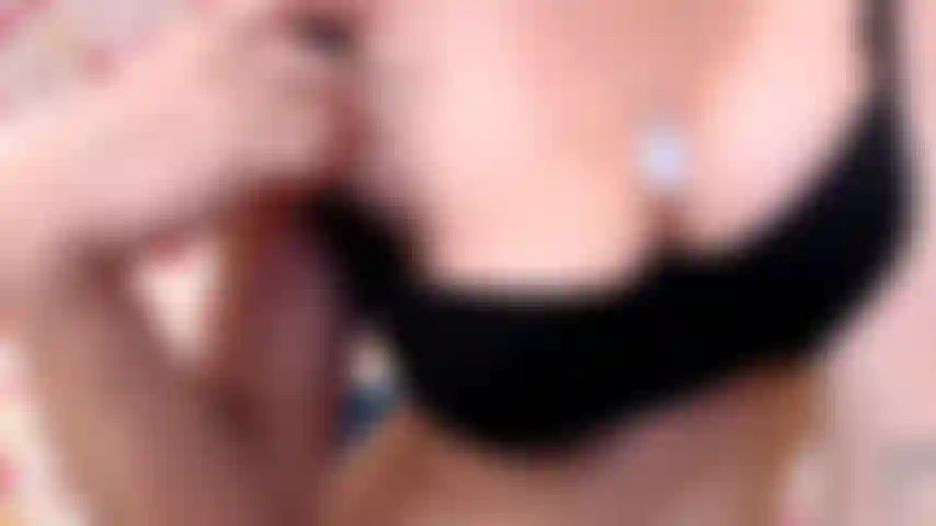 De perto, adoração de tetas.