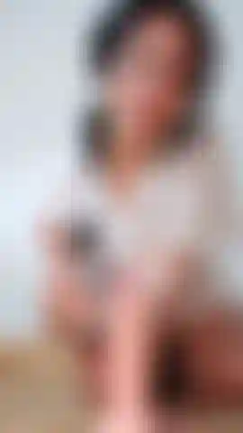 Manhã galo cavalgando e bucetinha provocação gemendo divertido.