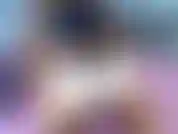 Exibindo minha grande bunda bronzeada em várias poses. Essa é só de bunda!!