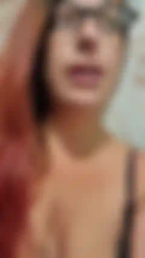 Já se passaram semanas desde que tive um orgasmo adequado. Entro no banheiro no meio da noite com dois bons e velhos amigos meus e gozo duas vezes! Preciso de orgasmos também com certeza! Você não vai acreditar como minha bucetinha está molhada e suculenta! Áudio!