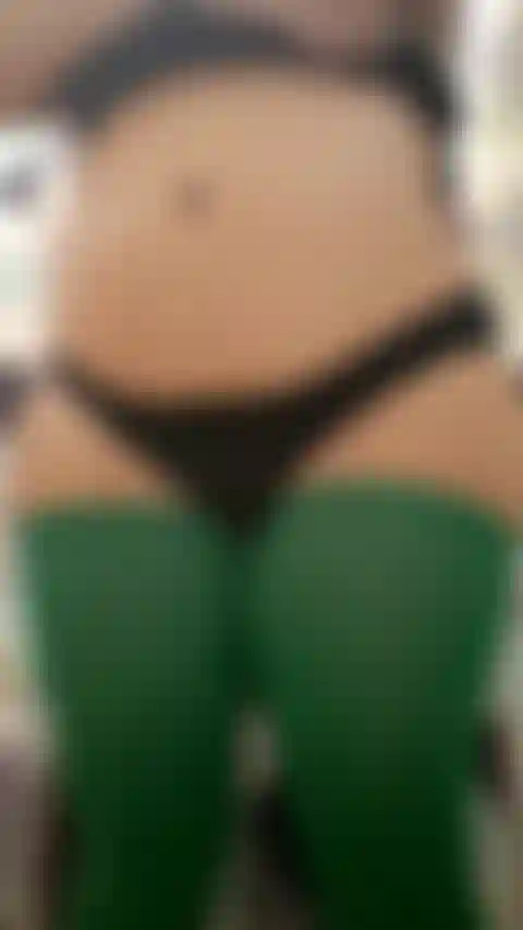 Então cheguei à conclusão ao tentar montar um brinquedo, nas posições frontal e traseira - você definitivamente precisa de um vibrador mais longo. Mas foi uma tentativa divertida! 23 Grávida de semanas andando de brinquedo - áudio.