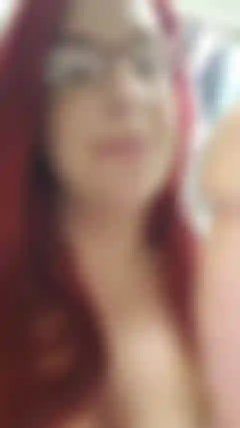 Fico nua e exibindo meu corpo de grávida de 38 semanas, lambendo e chupando meus mamilos (o melhor que posso, rs), tirando um pouco de colostro e fodendo minha bucetinha com esse novo vibrador monstro de 10 polegadas e gozando tão gostoso! Confira - áudio!