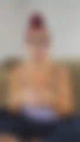 Já faz muito tempo que não uso meu vibrador gordo de 25 centímetros para esticar minha boceta! Eu sento nele e monto e vibro meu clitóris enquanto gozo (boa cara e visão dos seios pendurados), então eu deito e me fodo com ele e gozo uma segunda vez! Áudio!