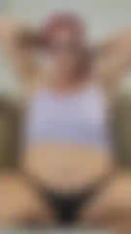 Veja-me engasgar com meu vibrador grande e grosso de 10 polegadas e cuspir em meus peitos e barriga de grávida e fazer uma bagunça enorme! Muita cusparada grossa! No final eu te dou instruções para gozar e digo para você gozar na minha língua pingando saliva! 32 Grávida de semanas!