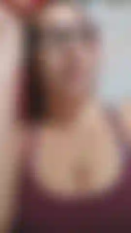 Não gozava há 9 semanas e já estava na hora! Entro no banheiro no meio da noite e penduro meus peitos pesados ​​na sua cara enquanto monto minha vibração e gozo, depois deito e abro as pernas com minha bucetinha bem peluda e gozo de novo!