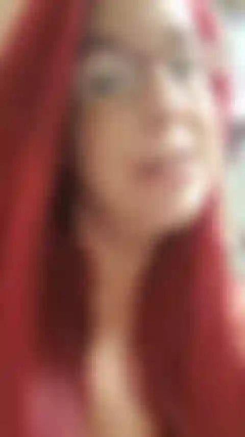 Estou experimentando algumas roupas pré-gravidez que definitivamente não servem mais. Meus peitos estouram, minha bunda engole meu short! Me exibindo e balançando / quicando e balançando a bunda, os peitos e a barriga! 38 Semanas grávida!