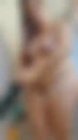 Já faz muito tempo (quase 2 anos) que não tenho tempo de tomar um banho com um pouco de paz e sossego. Aproveitei a situação e fiz questão de limpar muito bem meu clitóris com o chuveirinho.... Áudio!