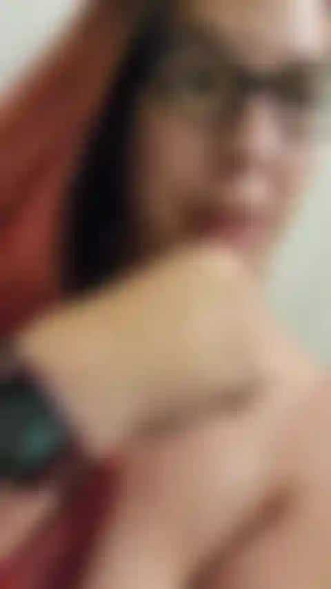 Te contando sobre a última vez que fui fodida e como vou te transformar no meu bom cuckboy enquanto esguicho leite espalhando e dedilhando um pouco minha bucetinha também! Áudio!