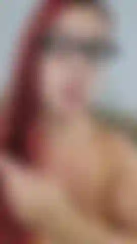 Sentada no meu vibrador de 12 polegadas e montando nele, fazendo meus peitos de grávida saltarem! Me veja enterrar esse pau monstro na minha buceta de novo, dessa vez com meus peitos saltando - até me fez gozar duas vezes! 16 Grávida de semanas!