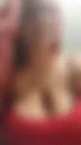 Esguichando leite e sugando e fazendo uma bela bagunça leitosa para o zeke! Nada mal por estar 17 meses pós-parto! Assista esse vídeo e veja quanto leite ainda tenho! Áudio!