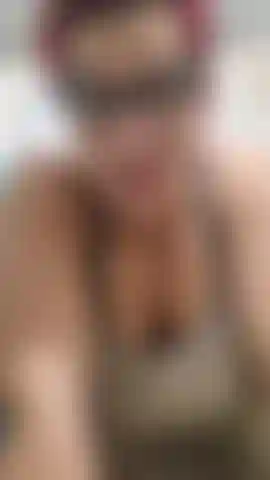 Você me enviou um vídeo da sua esposa montando um pau, não estou impressionado. Mostro como é quando uma mulher de verdade, construída como eu, monta seu pau e como eu faria você gozar muito melhor se fosse eu quem montasse seu pau e não sua esposa! 34 Semanas!