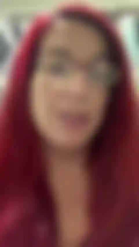 26 Grávida de semanas - lamber/cheirar meu tamanho sujo de 12 pés, depois lamber e cheirar meu cu sujo, close-ups de cu. Cuspo nos meus peitos/barriga e depois termino em cachorrinho com meus pés/bunda mandando gozar! Áudio!