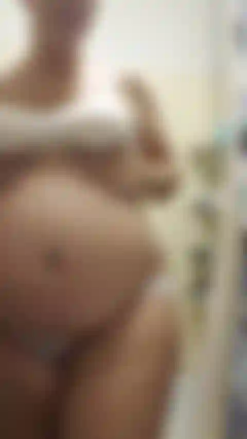 32 Grávida de semanas, tomando um bom banho quente e usando meu velho e confiável amigo, o chuveiro, para pulsar meu clitóris até um grande orgasmo! :) Áudio!