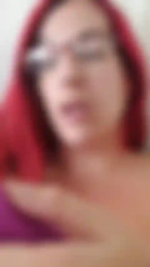 Depois de 24 horas frustrantes sem pau de verdade, sem orgasmos e muita provocação, incluindo minha vibração morrendo durante um vídeo de masturbação, eu carreguei aquela cadela, escapei e cuidei dela. Lol.