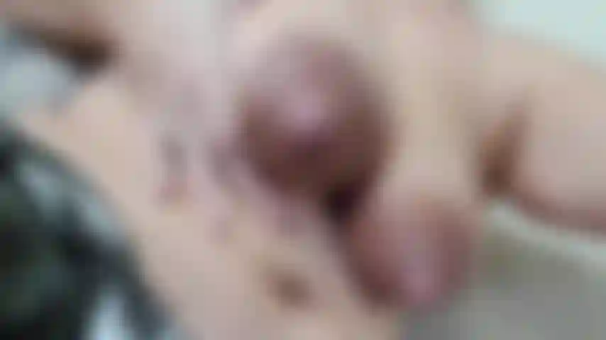 Veja como meu mamilo esguicha um jato triplo de leite :).