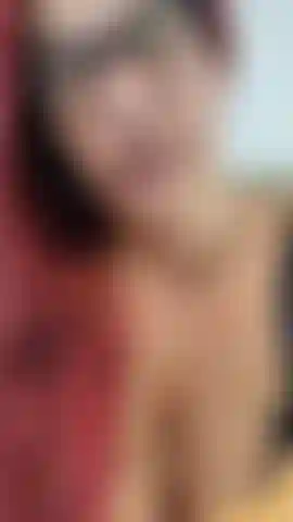 O jp queria que eu me despisse e brincasse com minha bucetinha e tivesse um grande orgasmo gostoso para ele! Claro que puxei minha varinha roxa e vibrei meu clitóris até gozar bem e com força para ele (áudio).