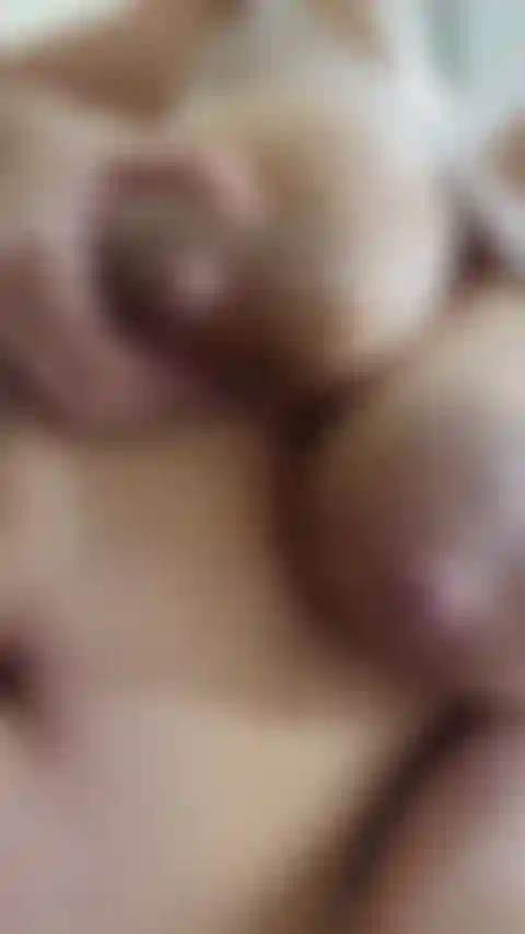 Esguichando um pouco do meu leite materno neste lindo vídeo teaser :).
