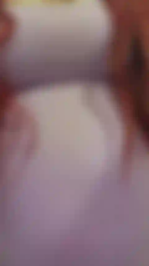 Algo divertido com leite! Esguichando leite e vendo se consigo bater na cara e botar na boca - posso? Talvez você deva assistir e ver :) - áudio!
