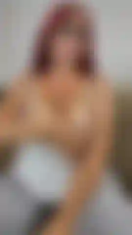 Não me obriguei a gozar a semana toda! Tiro meus peitos e brinco com eles, abaixo minha legging e calcinha, deito e vibro meu clitóris até ter um grande orgasmo! ( Áudio).