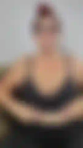 Lamber e chupar mamilos sensuais se transforma em um belo boquete desleixado e engasgado com cuspe por todo o corpo e peitos e depois peço para você cobrir meus peitos com uma grande carga de esperma no final! Áudio!