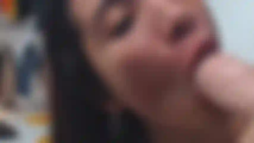 Todos os meus buracos estão sendo perfurados, com força e luxúria.