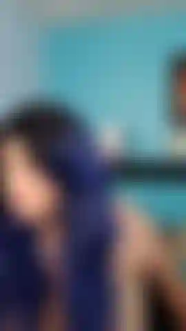 Arrotando e topless.