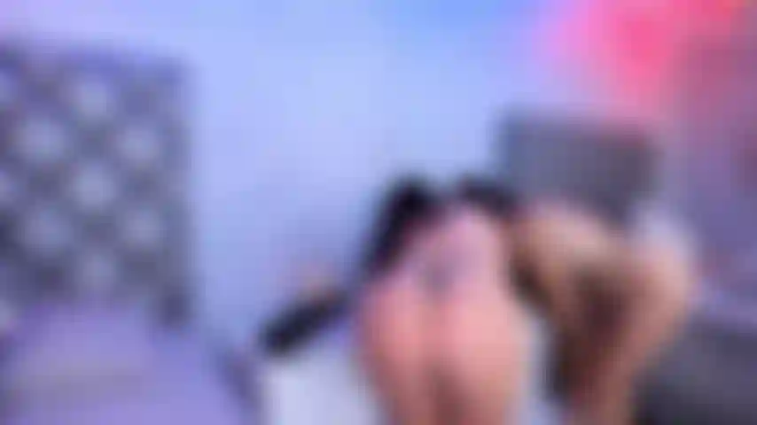 Venha vamos nos divertir um pouco, meu corpo quer que você toque nele.