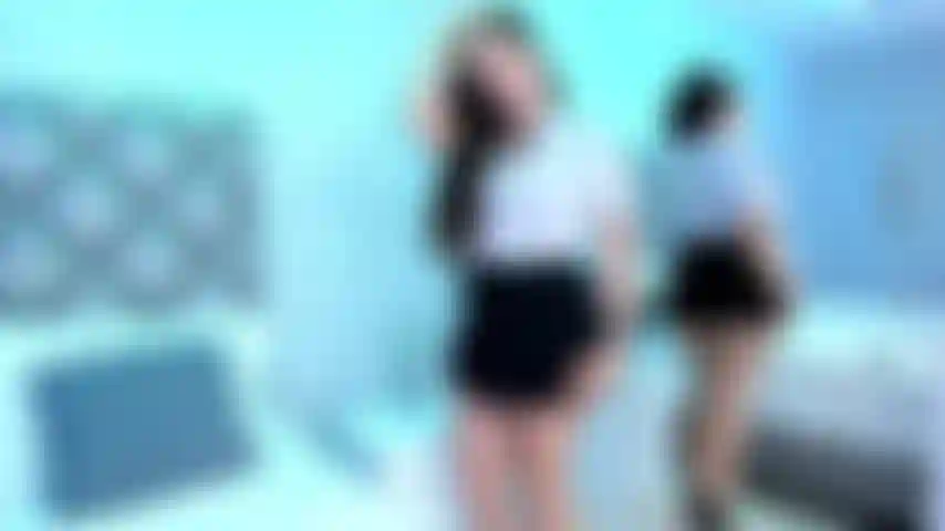 Uma mulher sexy seduz o chefe e faz um bom boquete nele, ela é tão gostosa.