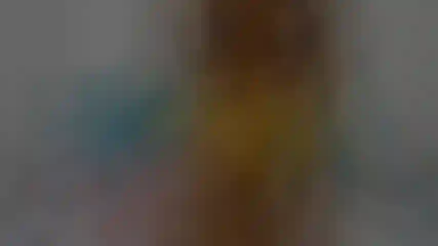 Sexy nua, com saliva na bunda.