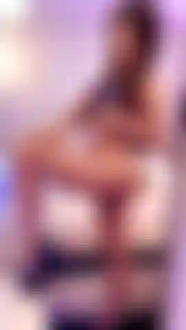 Nua no espelho (provocando).