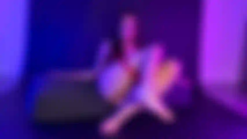 Masturbação com buceta muito molhada.