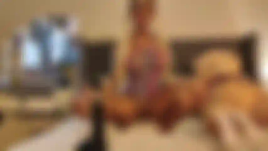 Vestido novo para nova experiência anal.