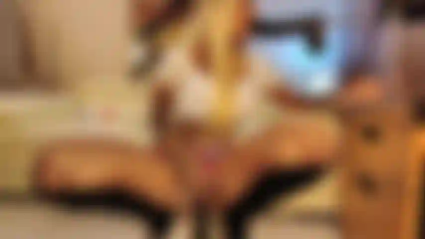 Bonus gold show chupando vibrador bbc depois da escola.