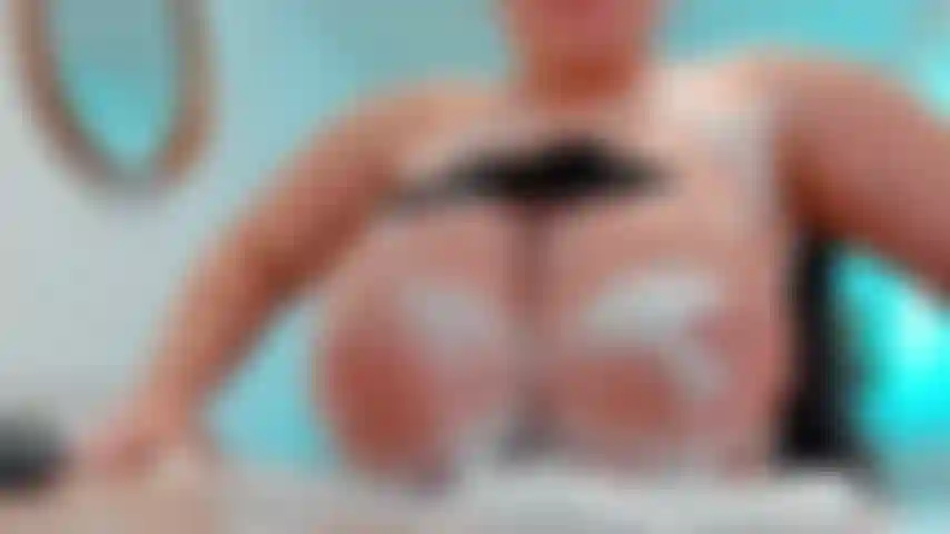 Posso quebrar a mesa com os peitos????