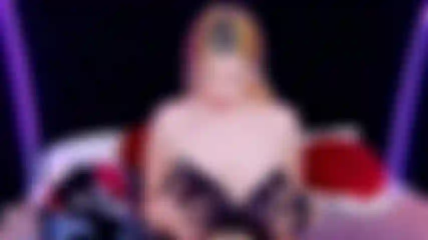 Coleção de sutiãs e provocadora de tetas.