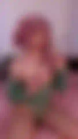 Vibrador elfgirl fodendo com esguicho.