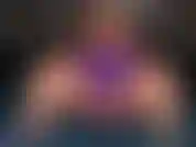 Esfregando óleo de coco em meus peitos cheios de leite e massageando o óleo de coco e meu leite materno na pele dos meus seios!