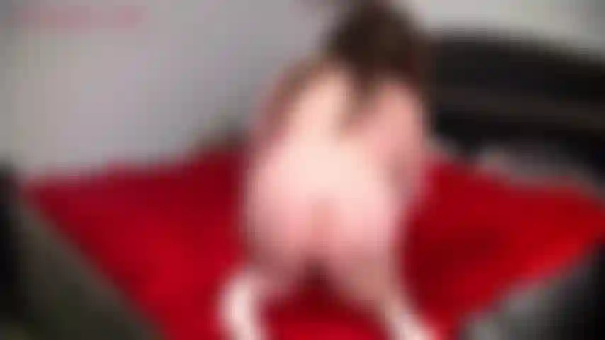 Courtney tem gases! Porra, divirta-se muito comigo! Sei que você gosta deles grandes, barulhentos e longos, apenas fique feliz por não precisar cheirá-los! Porra, deixe minha flatulência despertar seus sentidos e queimar suas narinas!