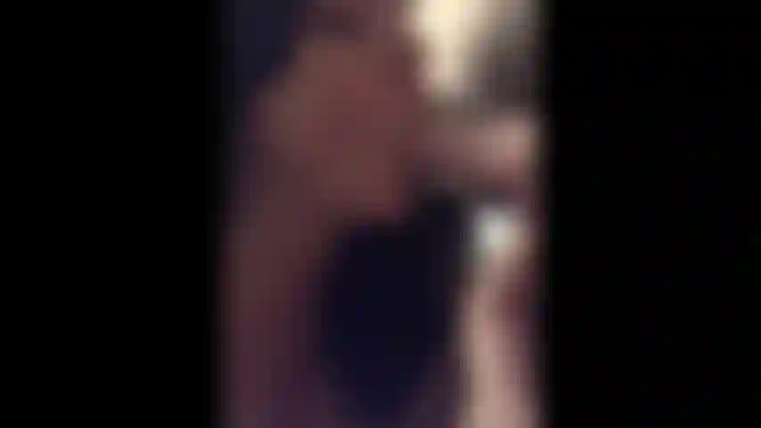 Um dia, estava na câmera e fiquei tão excitada que precisei transar. Felizmente, meu marido me ajudou!