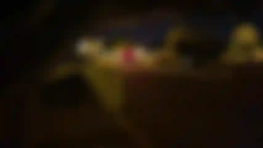 Voyeur parte 1. Cheguei em casa de uma festa uma noite e um voyeur me viu tomando banho e me masturbando com meu brinquedo e vibrador favoritos. Ele tentou me chantagear, achei excitante!