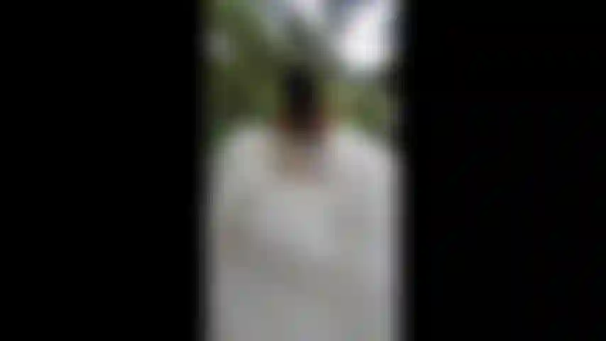 Relaxando ao seu lado.